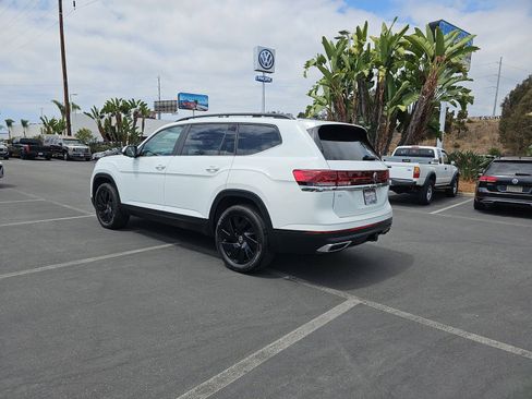 Used 2024 Volkswagen Atlas SE w/ Panoramic Sunroof Package FWD image 7