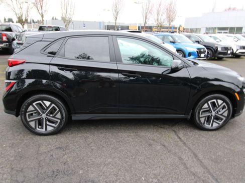 Used 2023 Hyundai Kona Limited image 2