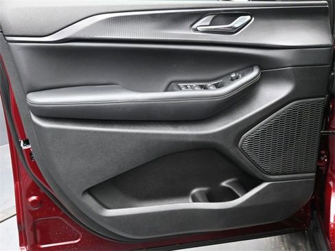 New 2025 Jeep Grand Cherokee Laredo image 11