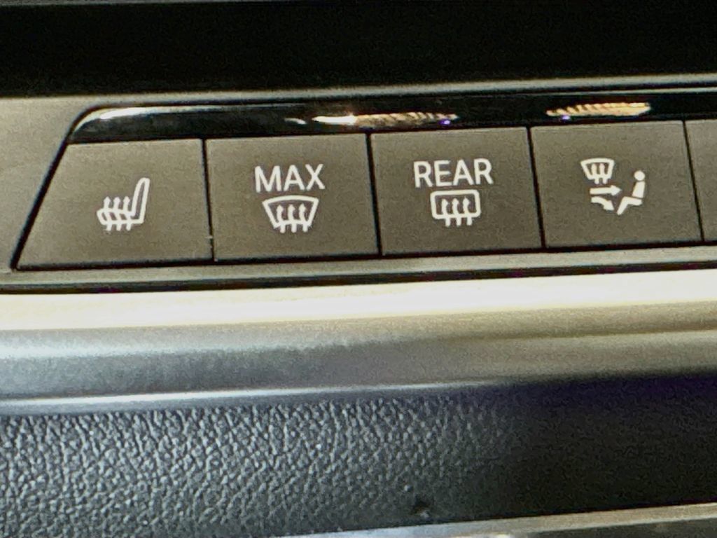 Used 2021 BMW X5 xDrive40i w/ Convenience Package AWD/4WD image 23