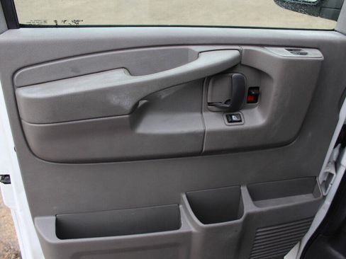 Used 2014 Chevrolet Express 2500 RWD image 12