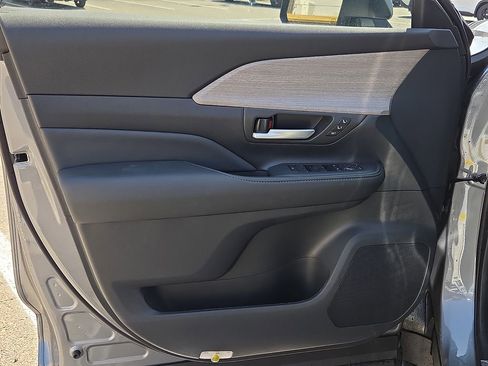 New 2026 Toyota Grand Highlander FWD image 17