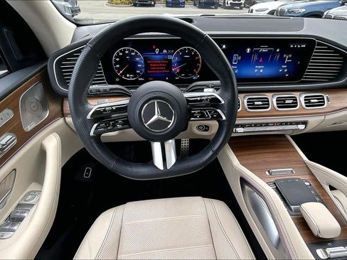 Used 2024 Mercedes-Benz GLS 450 4MATIC image 6