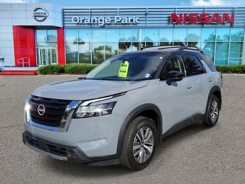 Used 2024 Nissan Pathfinder SL w/ Cargo Package FWD image 4
