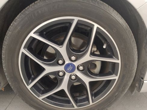 Used 2016 Ford Focus SE w/ SE Sport Package image 31