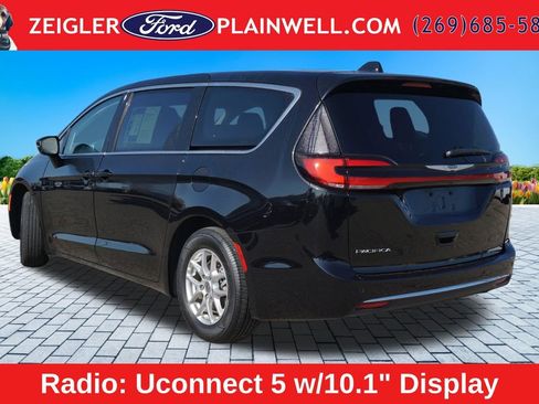 Used 2024 Chrysler Pacifica Touring-L FWD image 3
