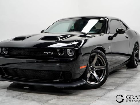 Used 2023 Dodge Challenger SRT Hellcat w/ Driver Convenience Group image 1