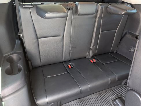 Used 2025 Toyota Highlander XLE image 6