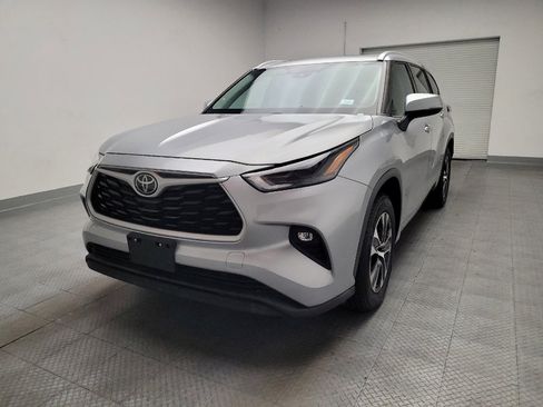 Used 2022 Toyota Highlander XLE image 15
