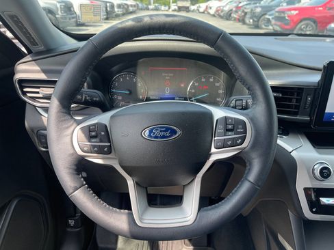 Used 2022 Ford Explorer XLT w/ Equipment Group 202A RWD image 25