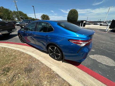 Used 2018 Toyota Camry XSE FWD image 3