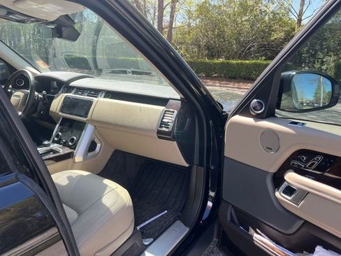 Used 2020 Land Rover Range Rover HSE image 10