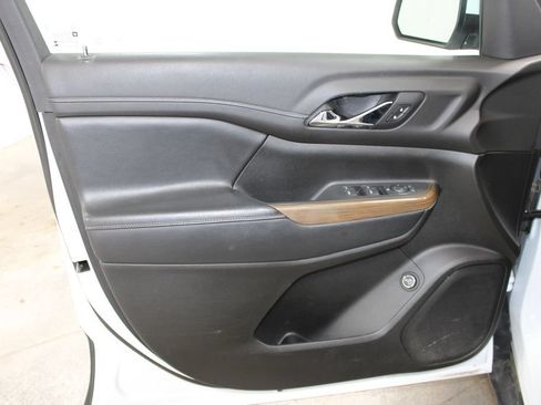 Used 2019 GMC Acadia SLE FWD image 16