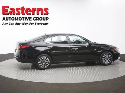 Used 2025 Nissan Altima 2.5 SV FWD image 44
