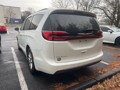 Used 2022 Chrysler Pacifica Touring-L image 7