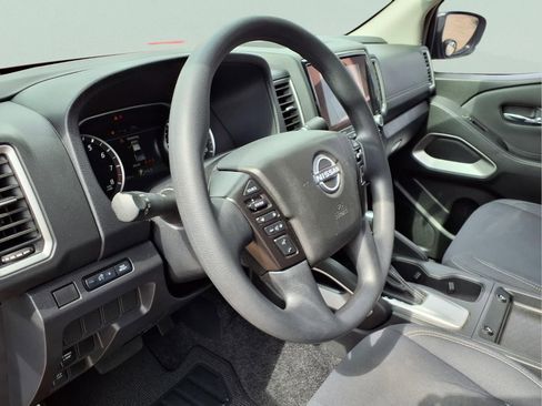 Used 2023 Nissan Frontier SV w/ Tow Package image 18