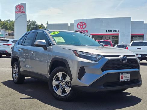 Certified 2022 Toyota RAV4 XLE w/ Convenience Package AWD/4WD image 1