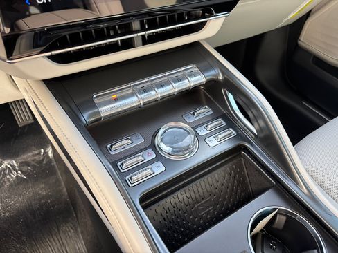 New 2026 Lincoln Nautilus Premier image 24