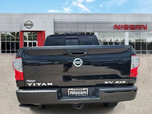 Used 2022 Nissan Titan SV w/ SV Convenience Package AWD/4WD image 7