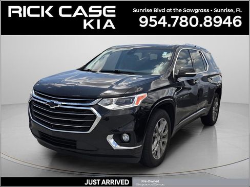 Used 2021 Chevrolet Traverse Premier FWD image 1