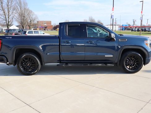 Used 2022 GMC Sierra 1500 Elevation w/ LPO, Elevation Black Package image 5