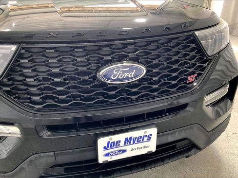 Used 2023 Ford Explorer ST w/ ST Street Pack image 7