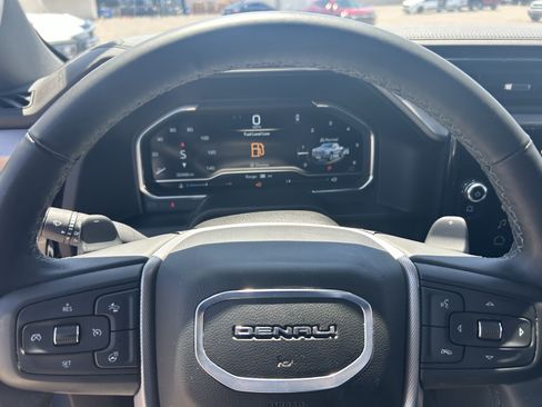 Certified 2025 GMC Sierra 1500 Denali w/ Technology Package AWD/4WD image 16