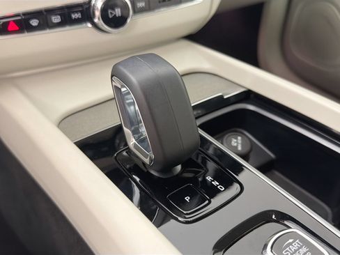 Certified 2024 Volvo XC60 B5 Plus AWD/4WD image 16