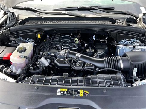 Used 2025 Jeep Grand Cherokee Limited w/ Luxury Tech Group II image 32