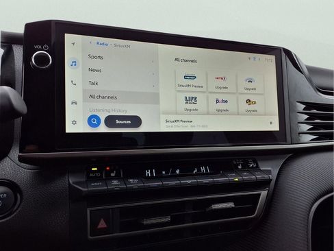 Used 2026 Toyota Camry SE w/ Multimedia Upgrade Package image 17