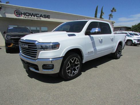 Used 2025 RAM 1500 Laramie AWD/4WD image 4