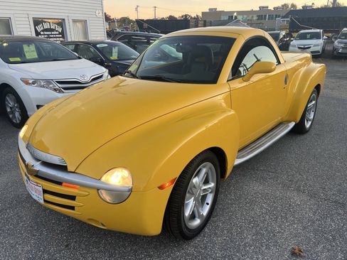 Used 2004 Chevrolet SSR w/ Preferred Equipment Group RWD image 30
