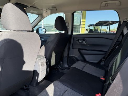 Used 2025 Nissan Rogue SV FWD image 32