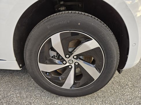 Certified 2026 Jaguar F-PACE R-Dynamic S image 7