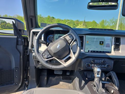 Used 2024 Ford Bronco Outer Banks AWD/4WD image 17
