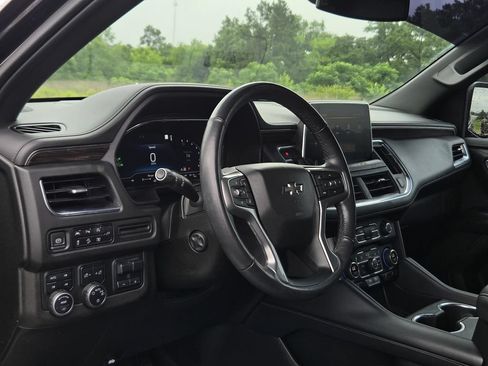 Used 2022 Chevrolet Tahoe Z71 w/ Z71 Off-Road Package AWD/4WD image 16