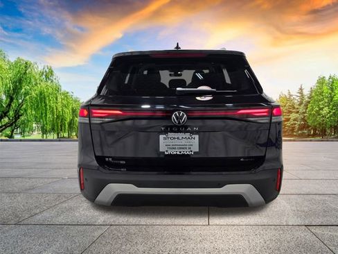 Certified 2025 Volkswagen Tiguan SE w/ Panoramic Sunroof Package image 5