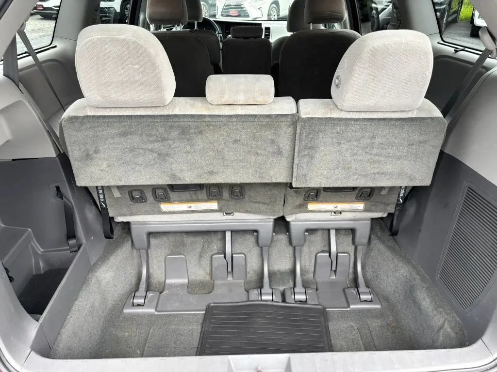 Used 2017 Toyota Sienna LE FWD image 15