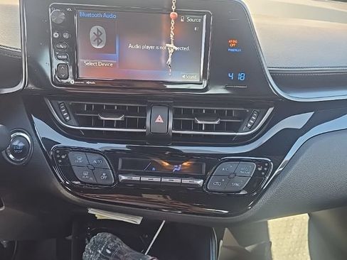 Used 2018 Toyota C-HR XLE FWD image 2