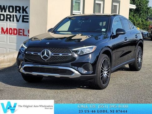 Used 2025 Mercedes-Benz GLC 300 4MATIC image 3