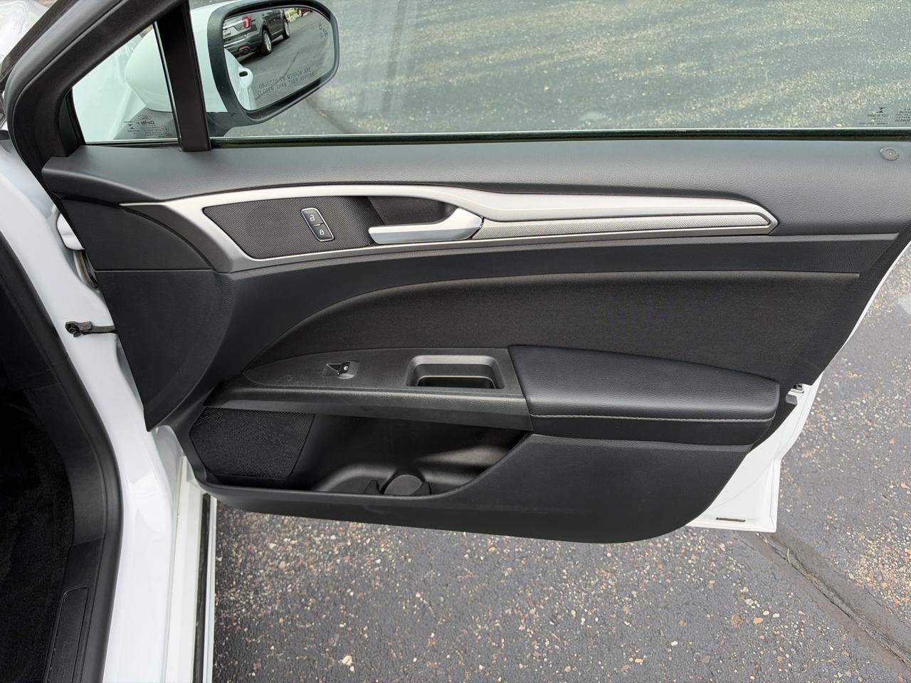 Used 2019 Ford Fusion SE FWD image 32