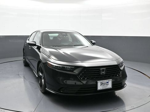 Used 2023 Honda Accord Sport image 3