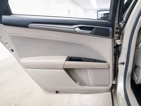 Used 2017 Ford Fusion SE image 17