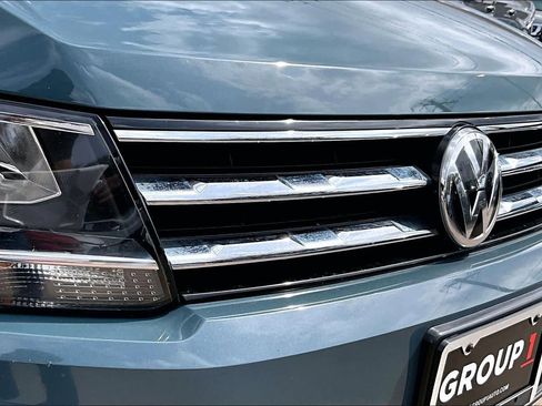 Used 2020 Volkswagen Tiguan SE w/ Panoramic Sunroof Package image 29