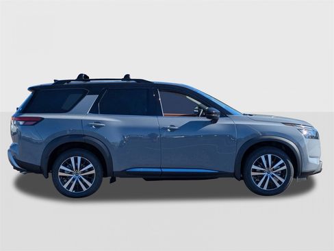 New 2025 Nissan Pathfinder Platinum image 6