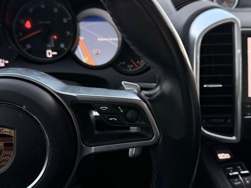 Used 2018 Porsche Cayenne image 33