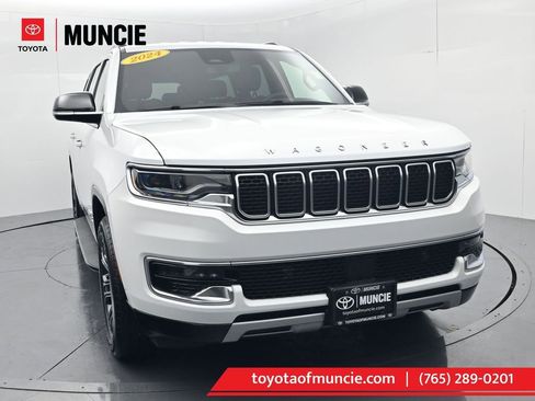 Used 2024 Jeep Wagoneer L Series II w/ Flexible Seating Group image 1