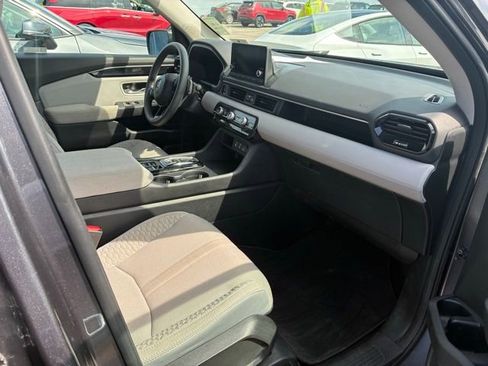 Used 2023 Honda Pilot LX image 7