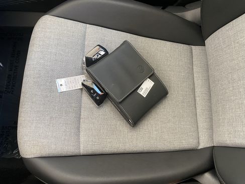 Certified 2023 Volkswagen ID.4 Pro RWD image 9