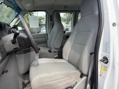 Used 2009 Ford E-350 and Econoline 350 XLT RWD image 14